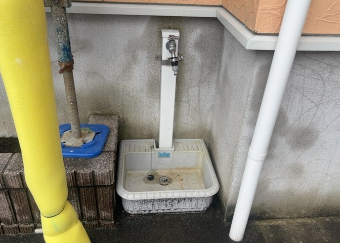 敷地内に散水栓や立水栓があると便利です。水道水を直接利用できるため、水を運ぶ手間を省くことが出来ます。大量の水を必要とする洗車作業や清掃などに役立ちます。その他設備とあわせて、現地でご確認ください。