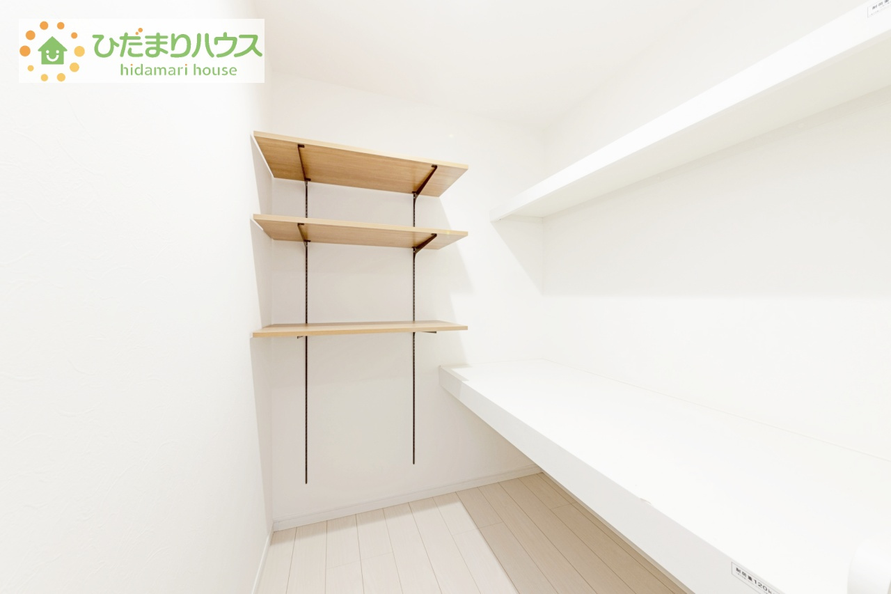 収納力にこだわったウォークインクローゼット。衣替えや荷物の整理もしやすく、暮らしにゆとりが生まれます。　※掲載写真は入居前に撮影したものです。