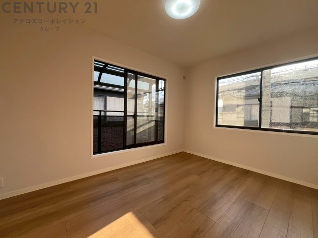 寝室…リラックスできるプライベート空間で、快適な睡眠をサポート。個人の好みに合わせたインテリアや寝具で心地良さを追求。プライベートな時間を過ごし、リフレッシュする場所におすすめです。