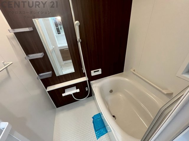 気密性と断熱性に優れ、外気の影響を受けにくく、浴室内の温度を一定に保ちやすいです。特に冬場は、暖房効率が高まり、快適なバスタイムを過ごせます。