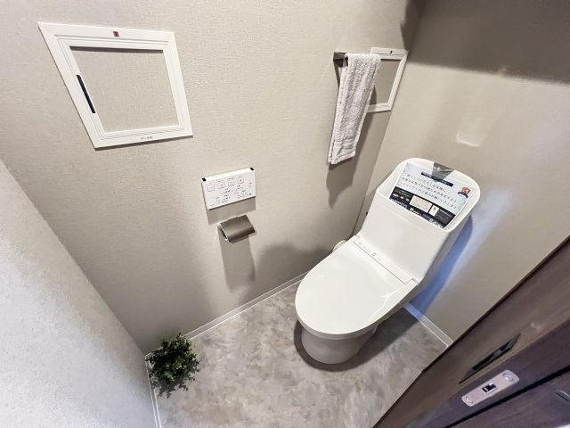 温水洗浄便座付きトイレ