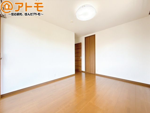 収納スペースもしっかり確保したお部屋は、収納家具の数も減らせるのでお部屋を広く使えます！
