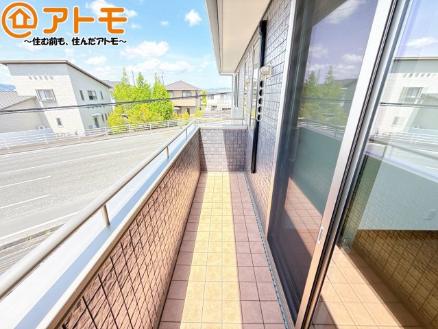 陽当りの良いバルコニーはお洗濯物はもちろんお布団もふかふかになります♪