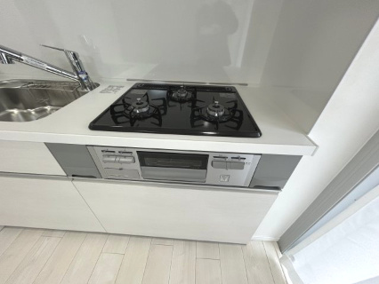 3口ガスコンロで同時進行でお料理ができるので時短になります。
