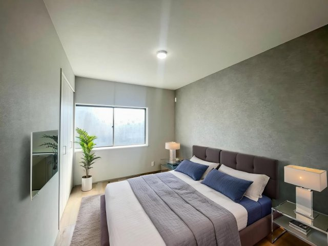 シンプルな内装で家具も合わせやすく、主寝室としてもゆとりある広さです♪