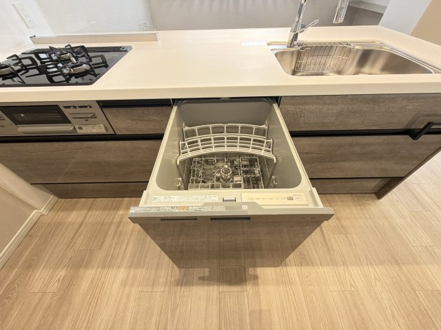 【新品】ワンタッチで簡単操作のビルトイン食器洗浄乾燥機付きです。