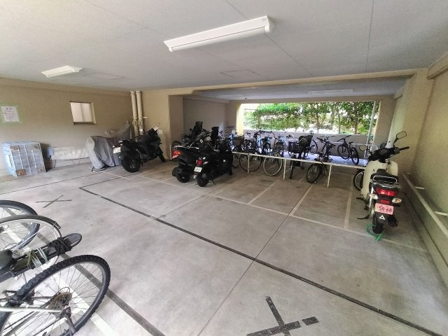 屋内バイク置場