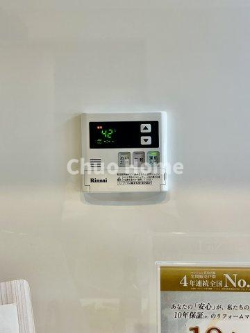 【給湯リモコン】外での一日を忘れさせてくれるオートバス機能でお好みの湯量・温度に調整された浴槽。