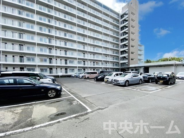 【敷地内駐車場】最新の空き状況や費用などの詳細は担当スタッフまでお問い合わせください。