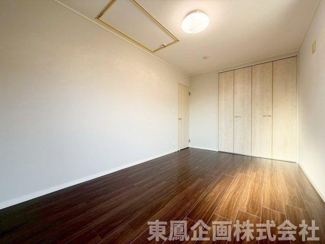 7.5帖　シンプルで使いやすい居室。大型クローゼット付きでお部屋をすっきり保てます。