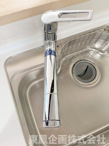 使い勝手の良い浄水器一体型水栓を採用。