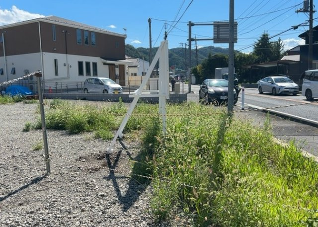 土地を買う際、住む地域の自治体や福祉の補助制度にも注目してみましょう。子供や老人の医療補助やゴミ出しのルールなど、自治体によってルールに大きな違いがあるため、暮らしやすい土地で判断するとよいでしょう。