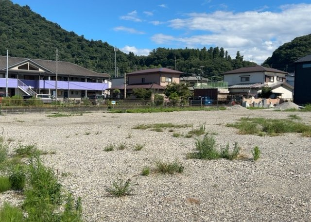 物件の詳細については、現地を見てわかること以外に、役所や法務局などで調べないとわからないことがあります。そのため、現地に行く場合は、もしこの物件を買ったらどのような生活ができるかをイメージしましょう。