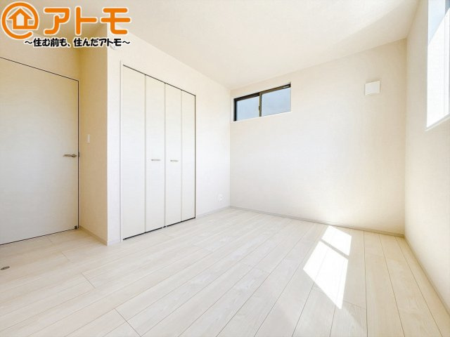 収納スペースもしっかり確保したお部屋は、収納家具の数も減らせるのでお部屋を広く使えます！