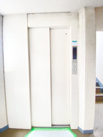 駐車場からエレベーターも近く、便利ですよ♪