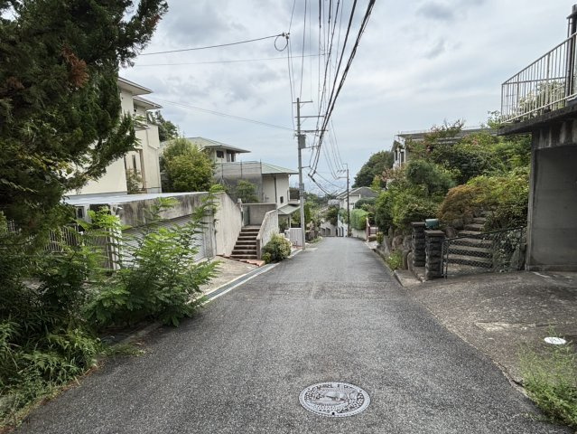 南西側前面道路です