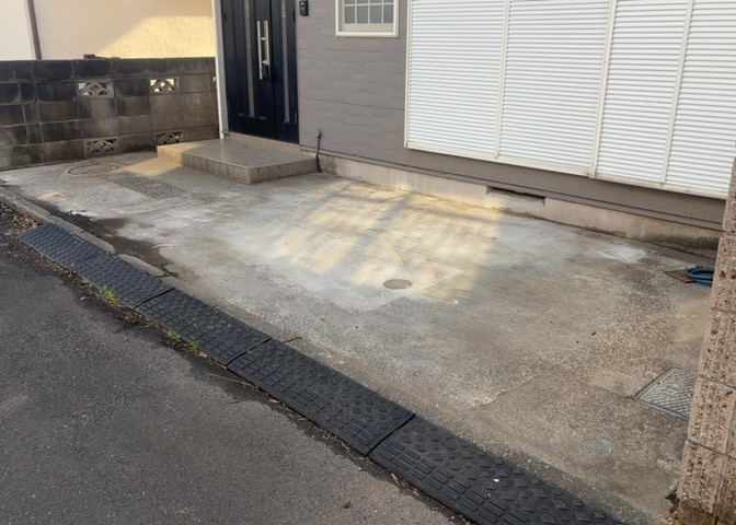 駐車場と明記されていても、最小スペースでつくられた駐車場だと大型車は駐車できなかったり、出入りしにくくなったりする可能性があります。お車のサイズと購入したい物件の駐車場のサイズを現地で確認しましょう。