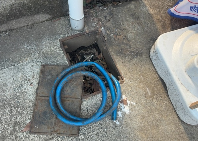 敷地内に散水栓や立水栓があると便利です。水道水を直接利用できるため、水を運ぶ手間を省くことが出来ます。大量の水を必要とする洗車作業や清掃などに役立ちます。その他設備とあわせて、現地でご確認ください。