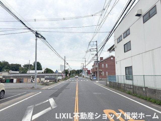 西側から見た前面道路