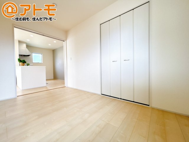 収納豊富な洋室は使い勝手良好です！