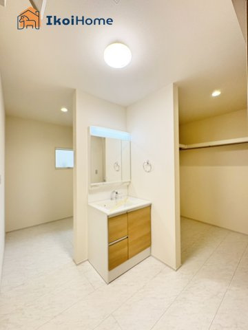 ◆同社施工例◆畳2枚分の一般的な洗面室です。追加で収納棚等を付けると大変便利です。