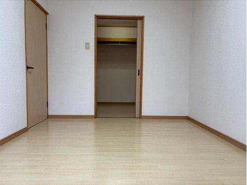 洋室とウォークインクローゼット
