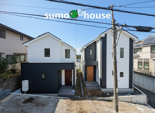 大倉山公園至近の豊かな自然と、閑静な第一種低層住居専用地域が織りなす住環境が魅力です　。19帖超の広々としたLDKや、家事動線に優れたシステムキッチン、豊富な収納など設備も充実　。