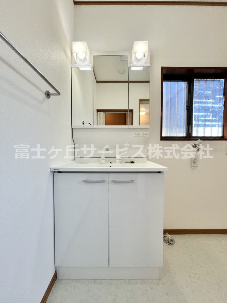 独立洗面台、朝の身支度には欠かせません