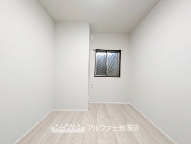 コンパクトで使いやすい洋室です