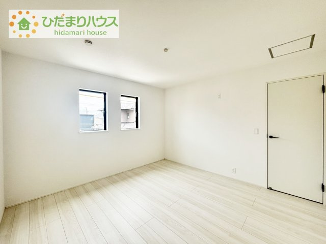 机にベットを置けば子供部屋の完成です！