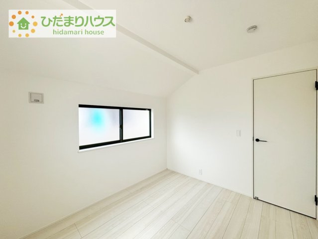 お掃除しやすく、清潔感を保てるのでダニも発生しにくいフローリング♪