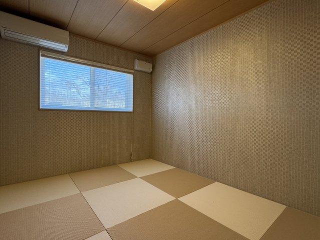 落ち着いた雰囲気の琉球和室付きです