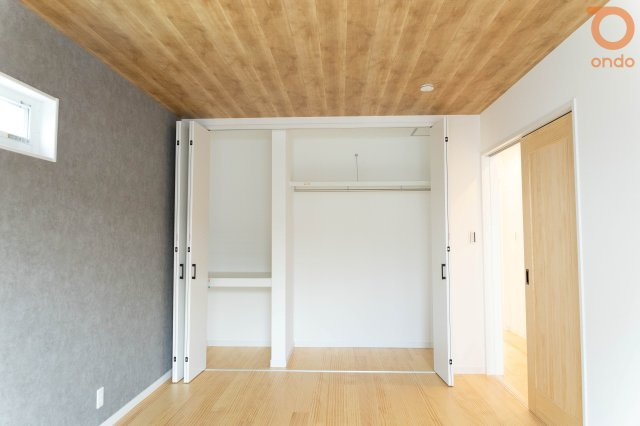 【建物プラン例/洋室収納】大容量の収納でお部屋がスッキリ！