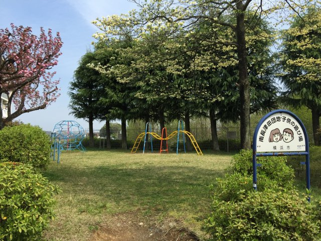 敷地内にはお子様の遊べる公園もあり