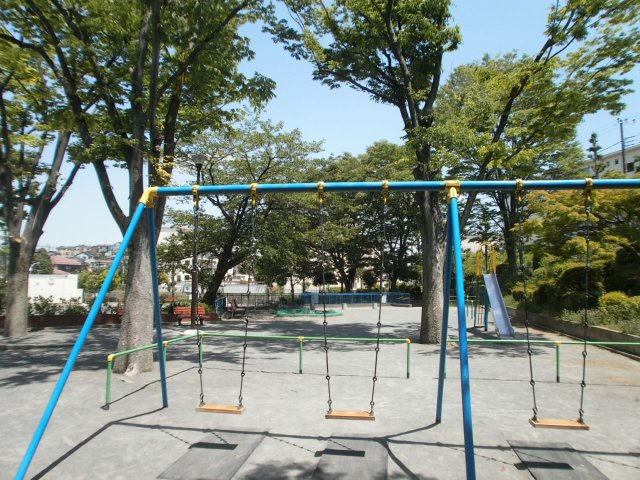 敷地内には遊具もあります