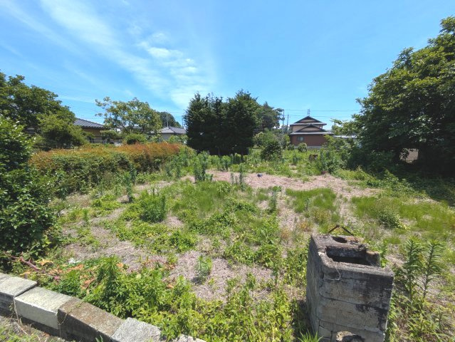 広大なお庭付き！　ゆとりある駐車場や本格的な菜園などにも。