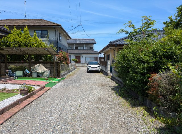 前面道路　道幅やお車の停めやすさなど現地にてご確認ください。