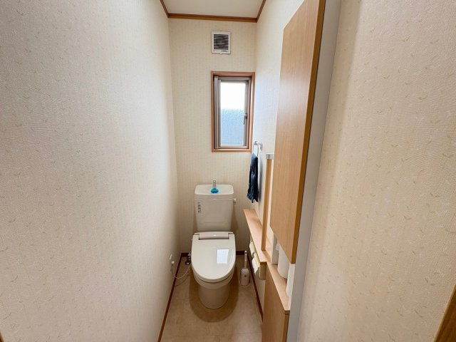 収納量豊富な2階トイレ