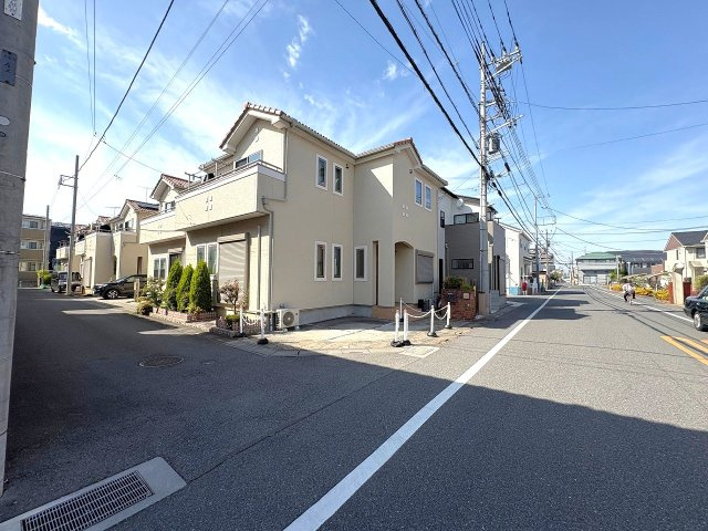 南東角地で陽当たり良好♪
