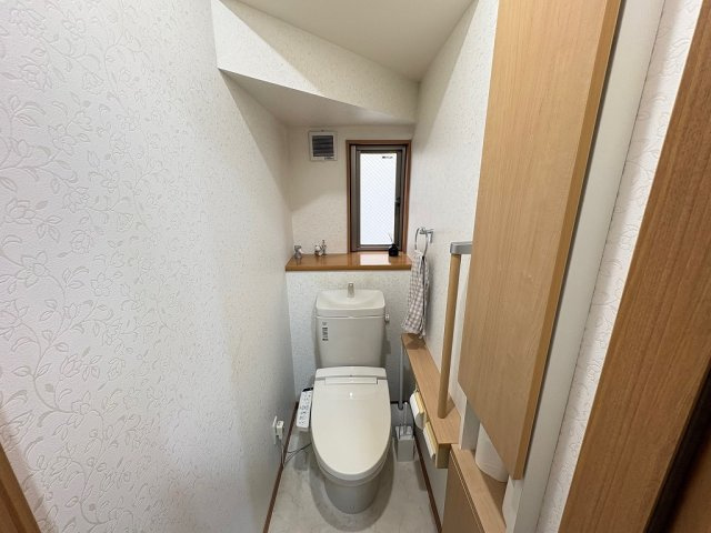 収納量豊富な1階トイレ