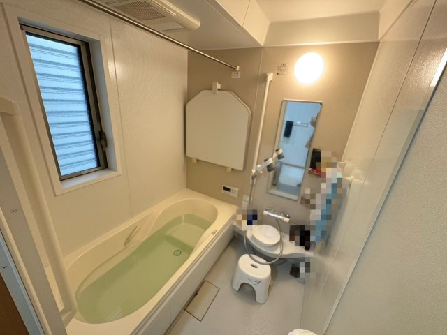 換気のできる窓付き浴室です！