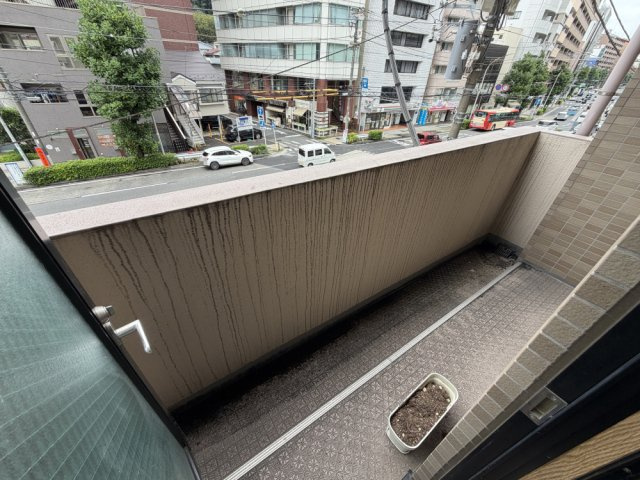 バルコニーは2面あり、プランターなどを置くことも可能です！