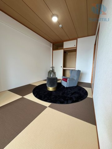 【和室】約6帖のリビング横の和室は、お子様の遊び場やくつろぎスペースとして活躍します。