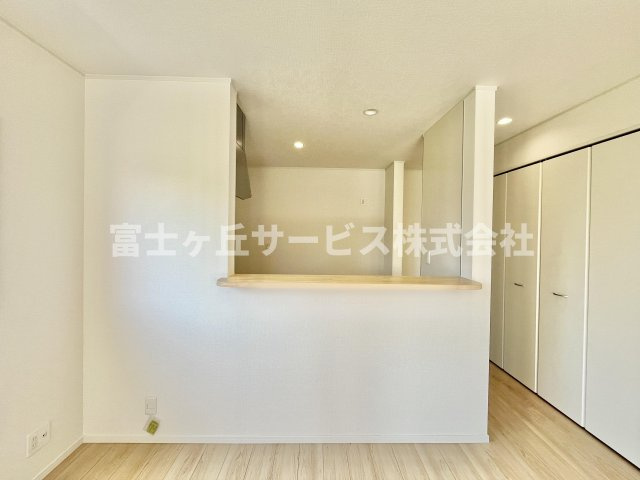 前から見たキッチンです