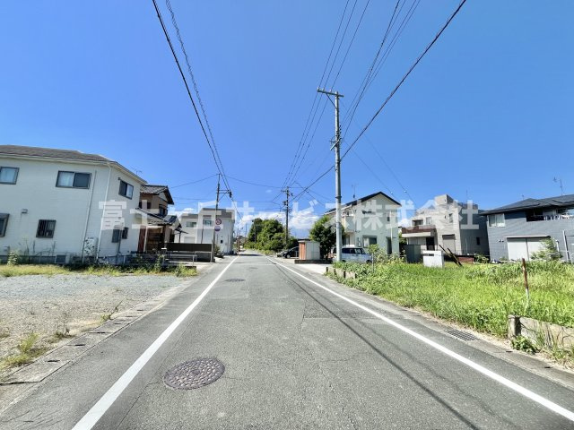 前面道路です