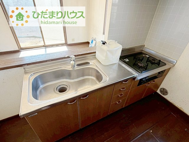 料理をしながらでも、ご家族との会話を楽しめる対面式キッチン♪