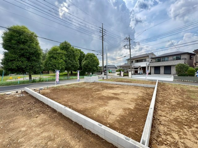 全10区画　　間取り・外観・設備まで自由にプランニング可能。暮らし方に合わせた住まいをご提案できます。花田小学校まで徒歩約4分(270ｍ)、毎日の通学がしやすい住環境です。