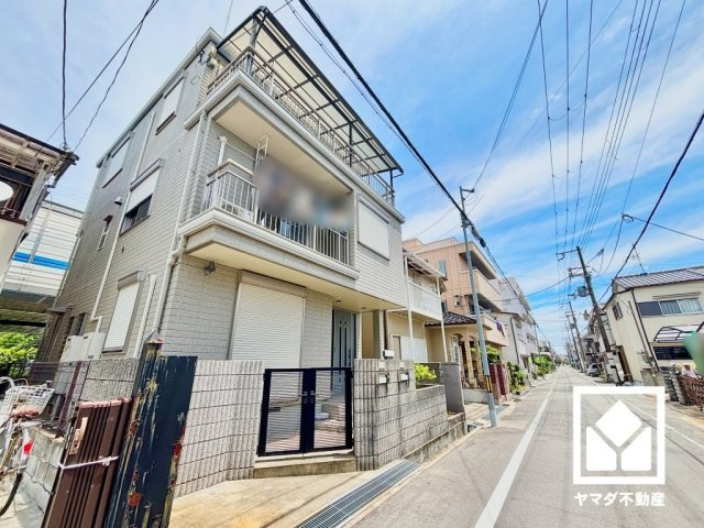「認定こども園立花愛の園幼稚園」まで徒歩3分。お子様とゆっくり話しながら登園できる、そんな穏やかな朝を実現できる距離感です。幼稚園の行事の参加もしやすく、お子様の成長をそばで見守れる環境が整っています