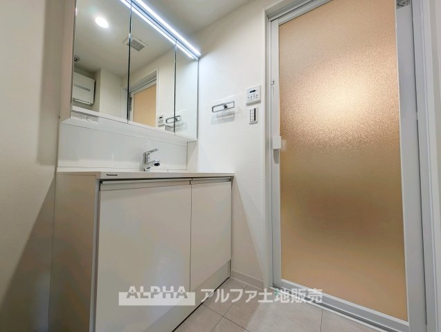 朝の身支度には欠かせない独立洗面化粧台