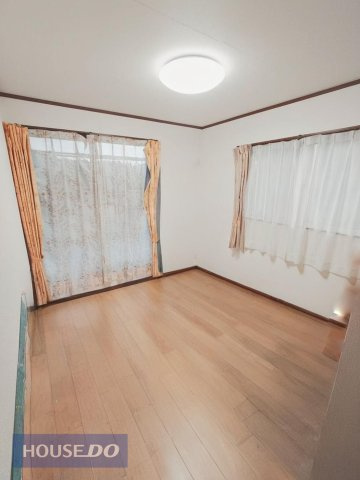 こちらのお部屋は、南側につき日当たり良好
